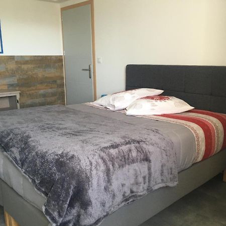 Appartement T2 Independant Dans Maison Pugny-Chatenod Екстериор снимка